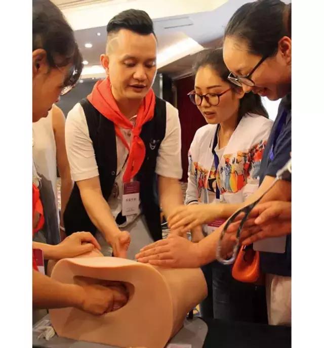 从医18年，经他手的危重疑难孕产妇何止上千？他是华西附二院“男神”教授姚强