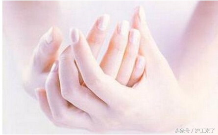 夏季手上起小水泡脱皮要怎样解决,为什么一到夏天就手脱皮