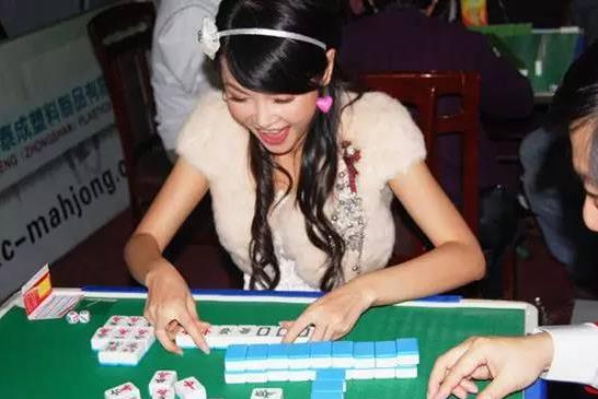 看看女人在牌桌上如何撒泼盘点牌品差的男人和女人们