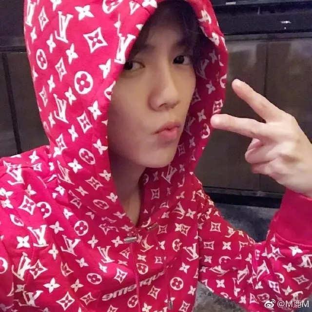 lvsupreme鞋,lvsupreme拍卖行球鞋