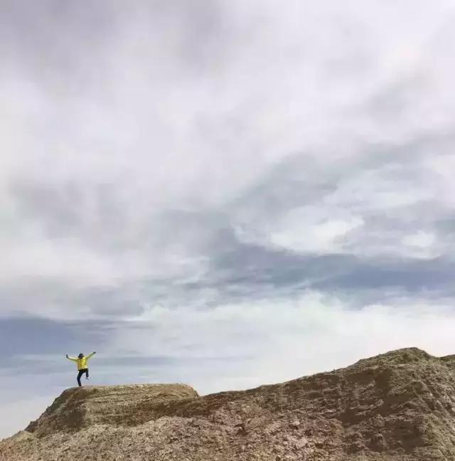 开车去非洲日记之九,去花土沟路上,遇到夺命的沙尘暴,遇到夺魂水上雅丹,小女子想问嫦娥姐姐你要不要面膜