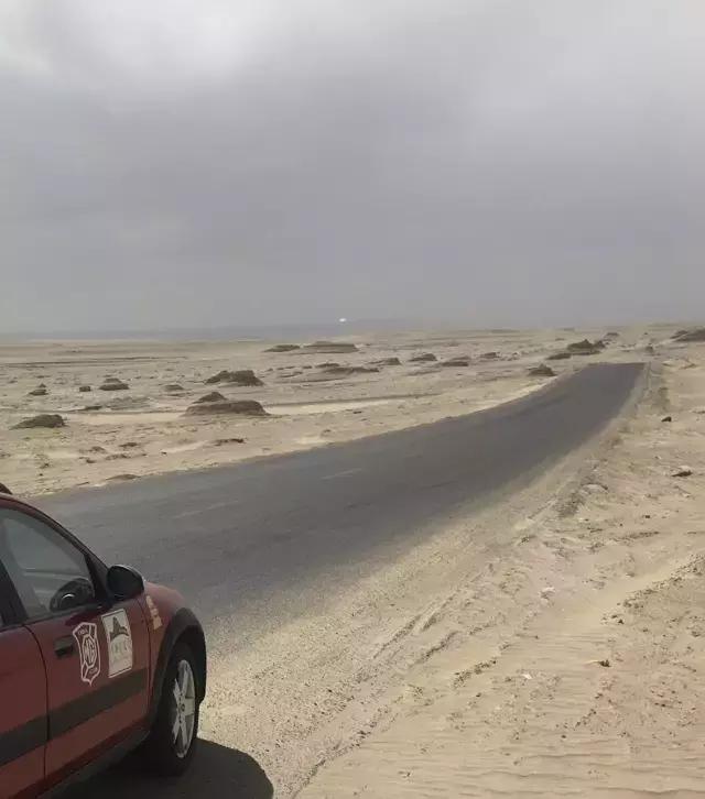 开车去非洲日记之九,去花土沟路上,遇到夺命的沙尘暴,遇到夺魂水上雅丹,小女子想问嫦娥姐姐你要不要面膜