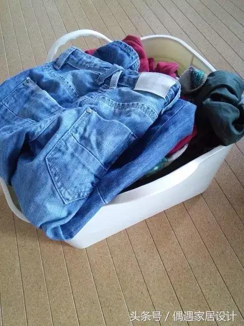 只穿过一次的衣服最头疼，究竟该洗？该放回衣柜？还是该？