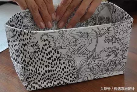 穿了一次的衣服放回衣柜还要洗吗,只穿过一次的衣服发黄