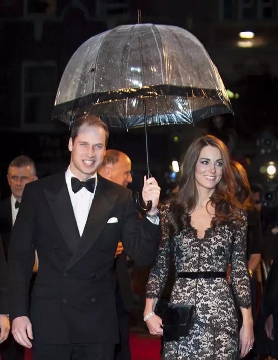 英国女王的彩虹伞,英国女王撑油纸伞