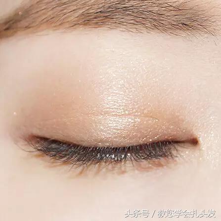 好看的发型扎法女童10-12岁鱼尾辫,从头顶上就开始编鱼尾辫怎么编