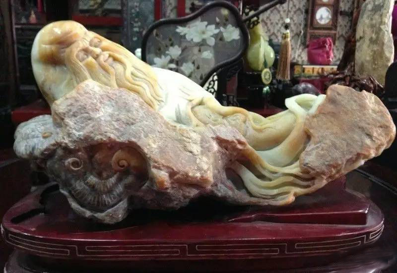 岫玉的黄白老玉与河磨玉的区别,老司机带你聊翡翠