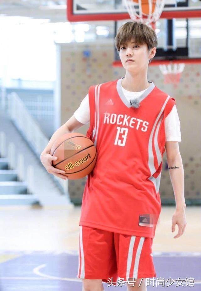 关晓彤鹿晗vs热巴鹿晗,热巴鹿晗未播花絮撕名牌