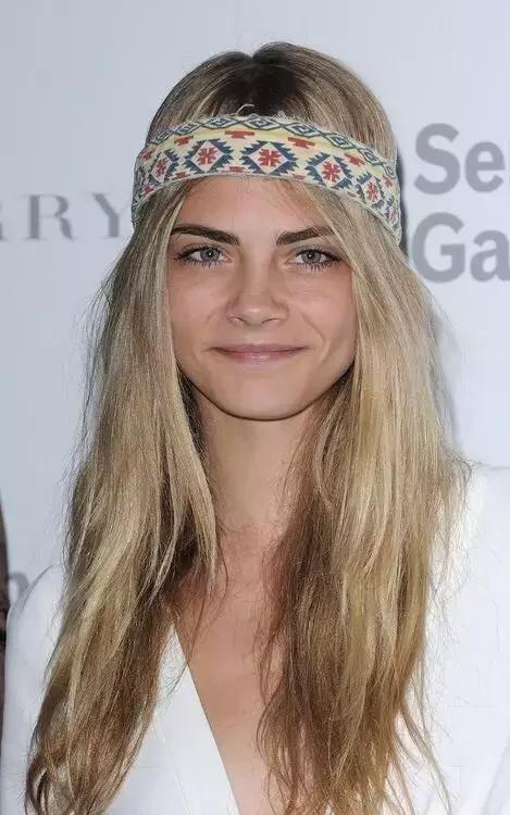 发带好看高级,可以修饰脸型的发带