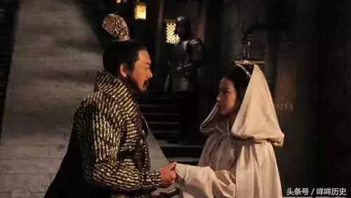 三国演义离间计的故事30字,三国演义小妾出轨