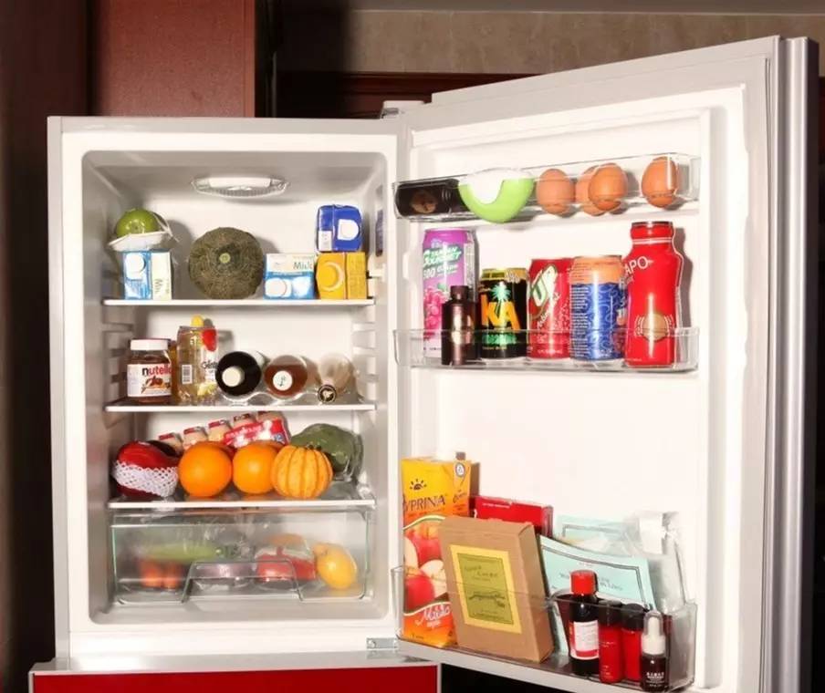 这个月用过的口红有点发霉,一年左右的口红发霉