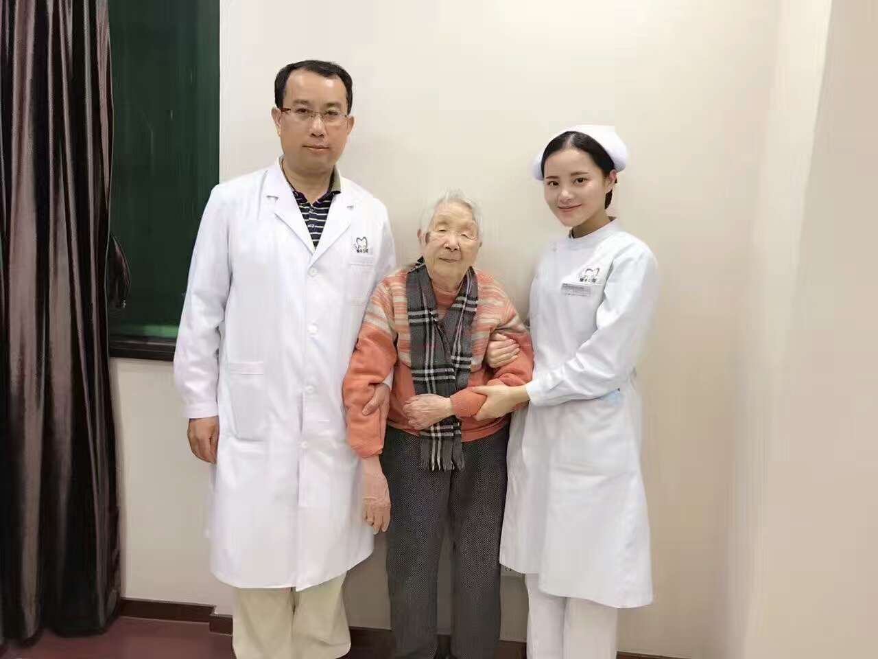 智齿和下颌神经管重合怎么办,智齿连的上颌窦怎么拔出