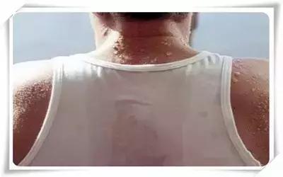 夏天在空调房仍出汗怎么办,夏天流汗进空调房好冷怎么办