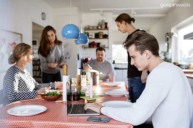 留学美国高中寄宿家庭,留学美国住寄宿家庭原因
