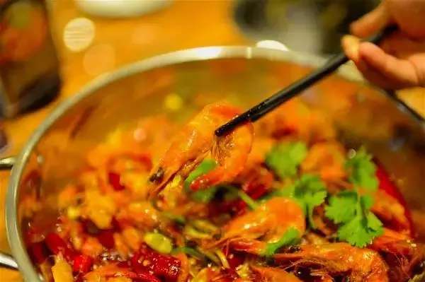 清远脆皮鸡煲石锅鱼,清远好吃的炭火鸡煲