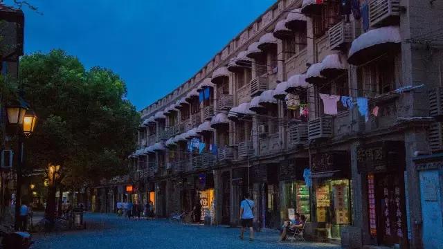 高温下的上海城市,上海40度以上高温