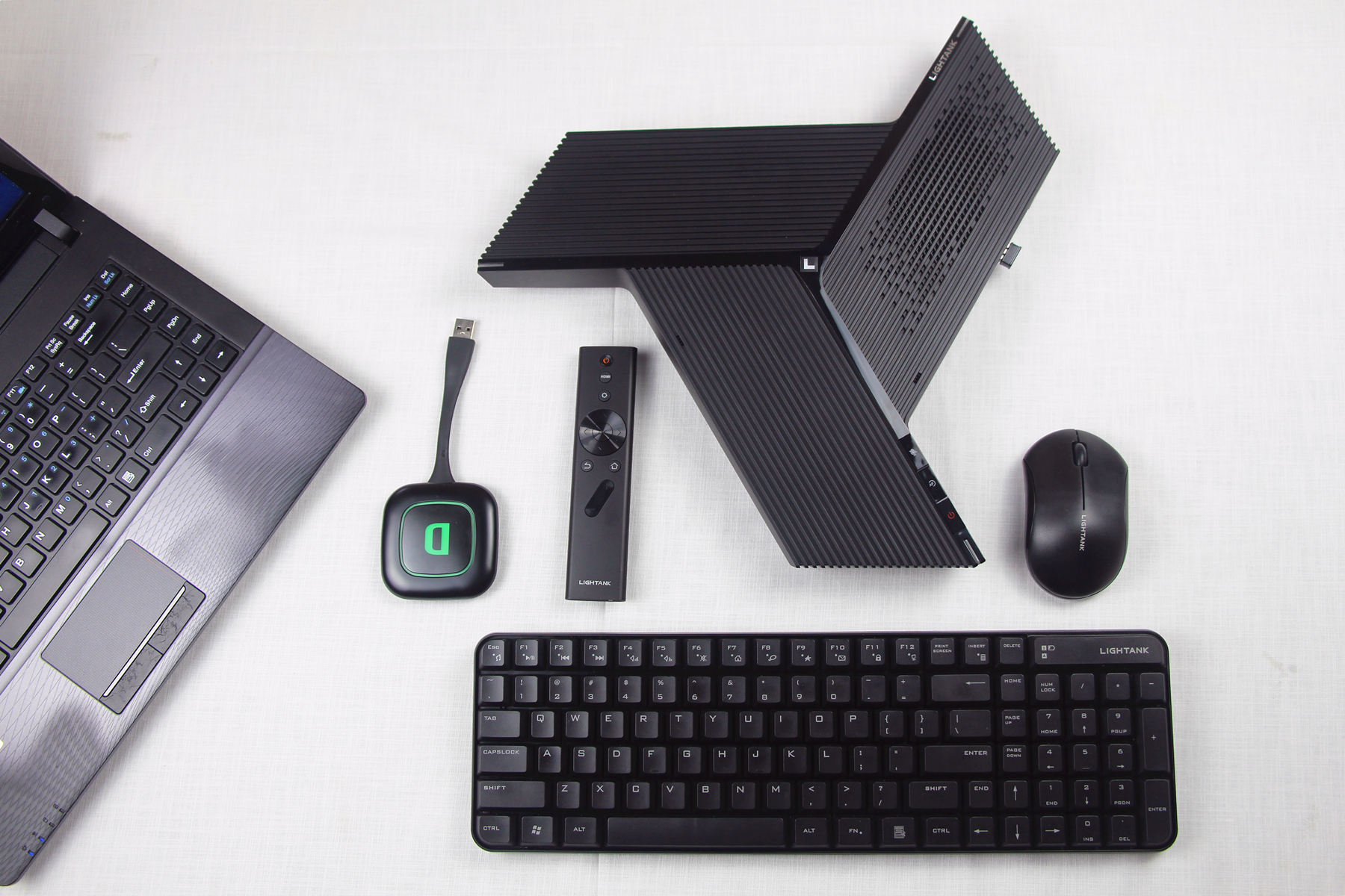 商务投影仪不再笨重难用，“拍拍”即可同屏，操作体验超爽快