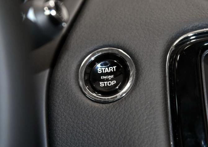 捷豹xjl四驱全景商务版落地多少钱,一步到位买suv