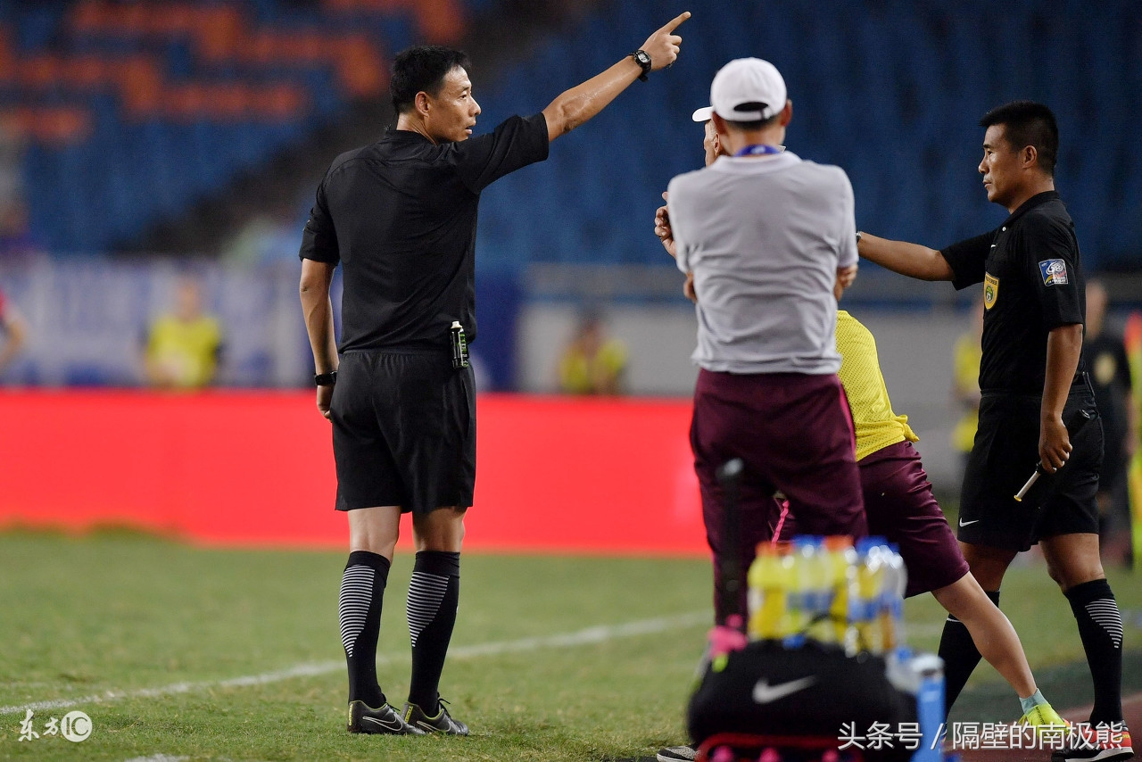 中国足球裁判误判名场面,足协杯最诡异点球