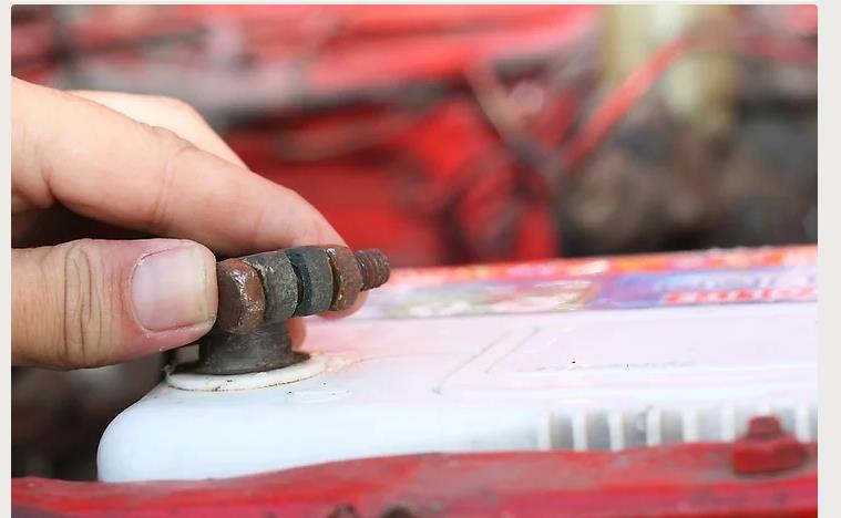 更换汽车蓄电池要换原装的吗,汽车更换蓄电池断电和不断电区别