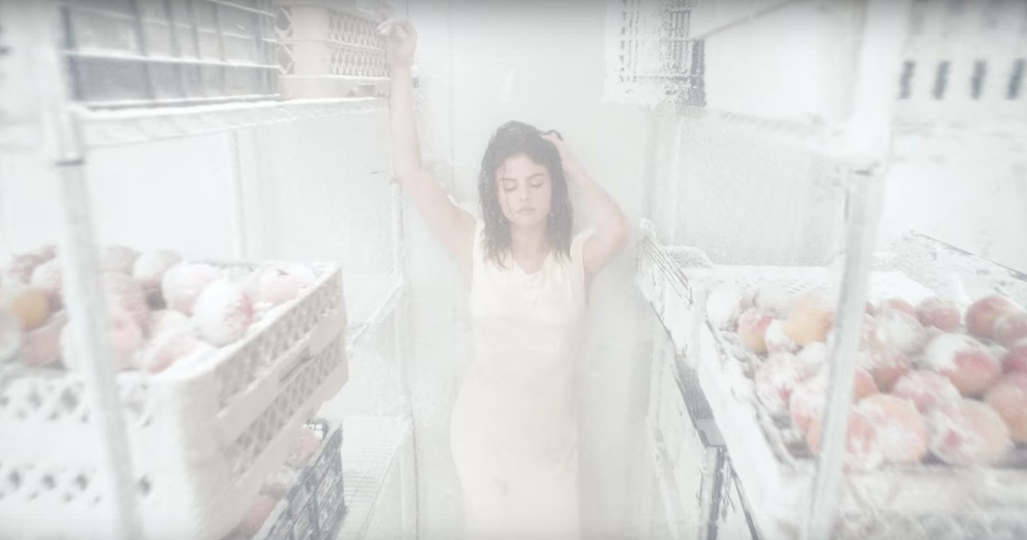 艺术家画的“桃子”很美：有两瓣圆鼓鼓蜜桃的隐喻