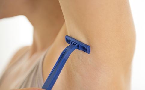 腋毛不干净有污秽分泌物，这个也是病，需要治疗！