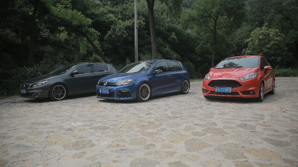 MT、布座椅、没加热、天窗、导航，偏执的选择——嘉年华ST！