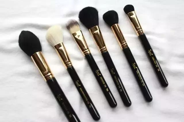 长期不清洗的化妆刷爆痘,化妆刷不干净会长痘吗