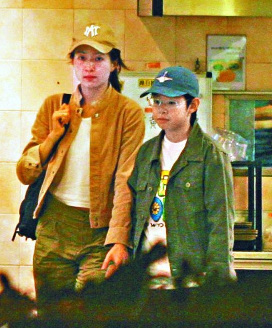 21岁儿子没遗传谭咏麟桃花，不恋爱继续攻读博士