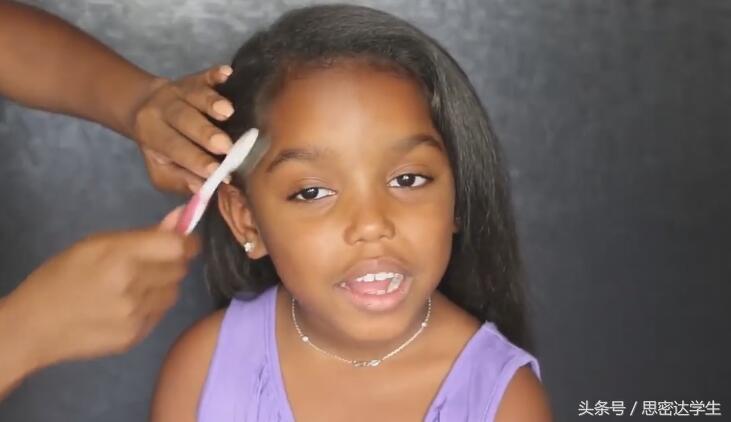 非洲8岁小女孩把头发拉直后，竟这么好看