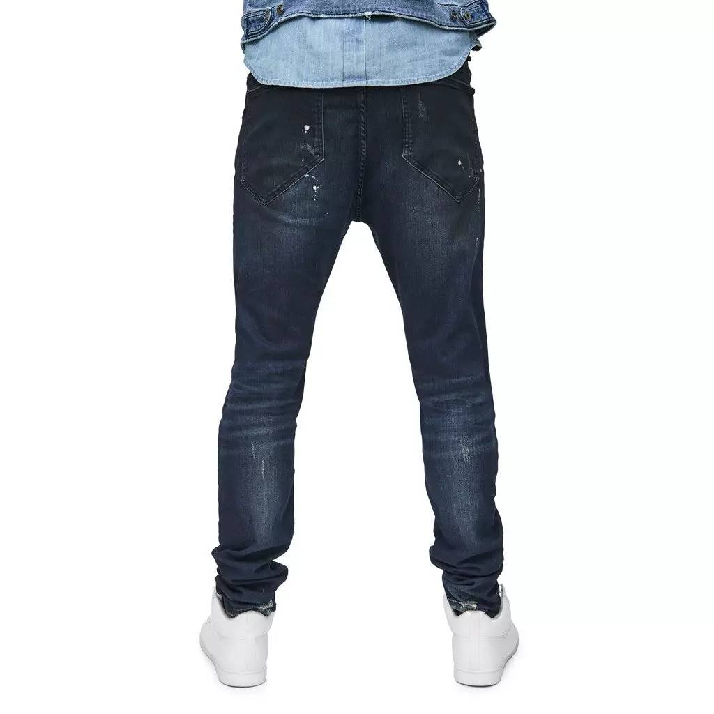 别争了，至少在牛仔裤这件事上，C罗肯定比梅西强