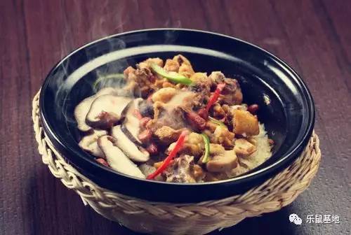 尽管经历了千百年,但你依然不能抵挡砂锅的醇香诱惑