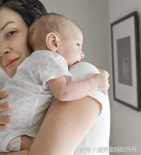 新生宝宝爱打嗝怎么处理,刚出生的小宝宝爱打嗝是怎么回事