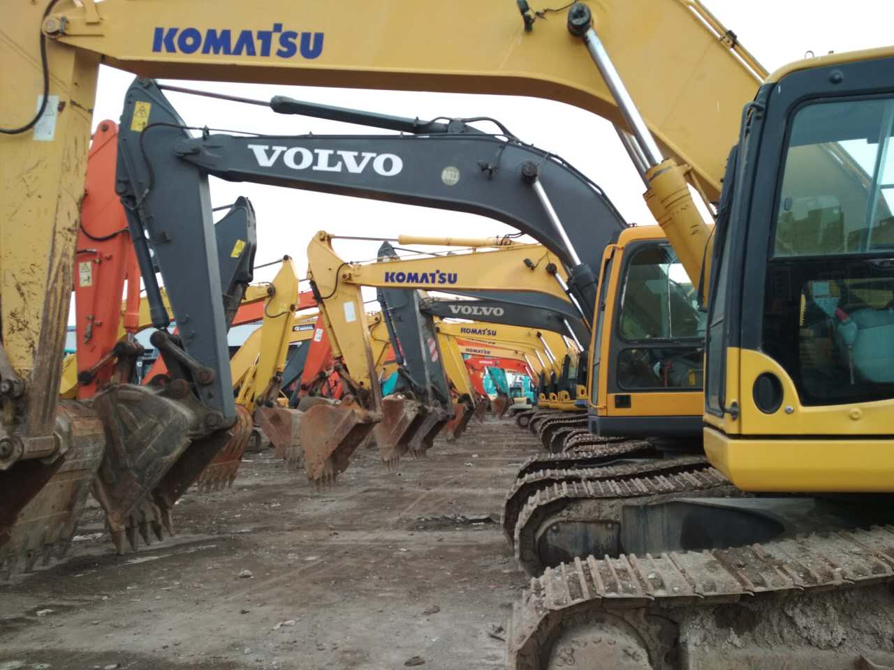 四川二手现代挖掘机报价,成都二手挖掘机推荐哪款好