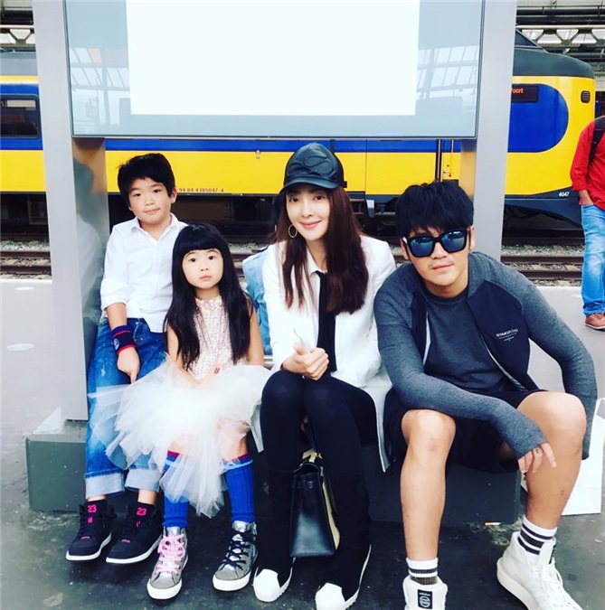 曹格一家人澳大利亚旅行,曹格夫妇照片