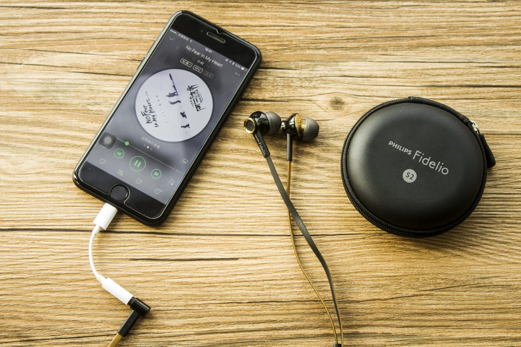 飞利浦FidelioS2，一款音质出色的时尚手机配塞