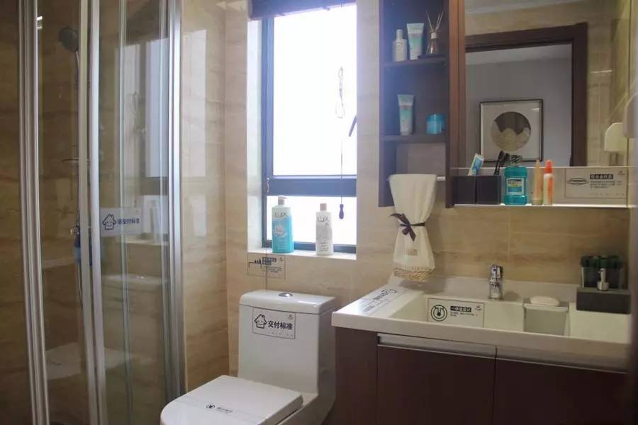 磨砂玻璃还需要窗帘吗,卫生间的窗户用磨砂玻璃好吗