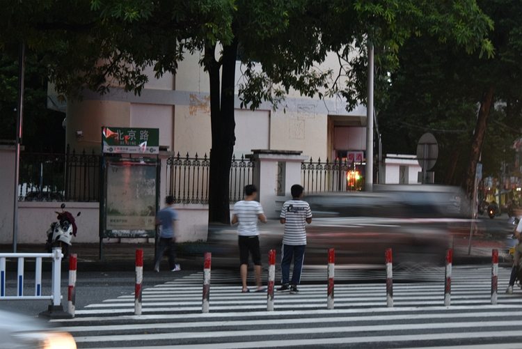 北海不礼让行人不扣分的视频,广西北海礼让行人监测点