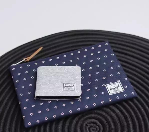 herschel双肩包灰粉,herschel双肩包带侧拉链