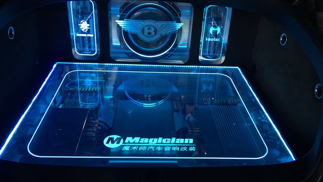 12款宾利欧陆音响改造,街拍新款宾利欧陆音响