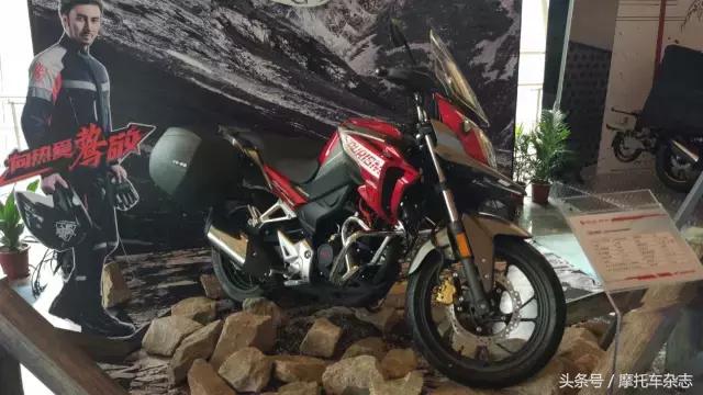 老款五羊本田125摩托车新车视频,2022年五羊本田佳御新车发布