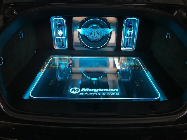 12款宾利欧陆音响改造,街拍新款宾利欧陆音响