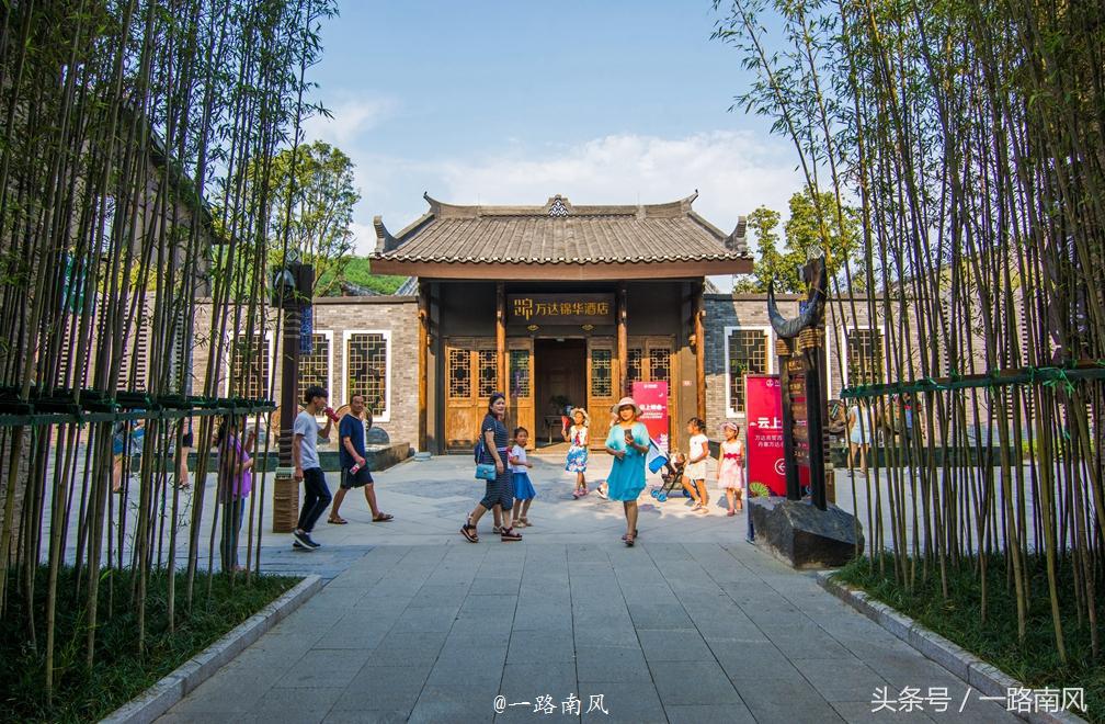 王健林为什么在丹寨建万达小镇,万达王健林与丹寨