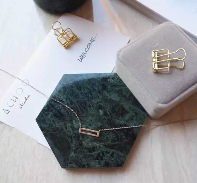 我是让你看项链，不是胸……