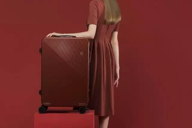 1家实体店2年卖出100,000+的行李箱，到底有啥牛逼的？