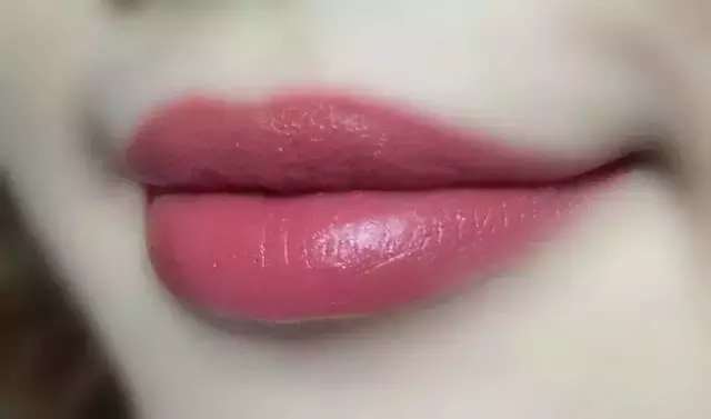 这些豆沙色口红,怎么涂都显白!