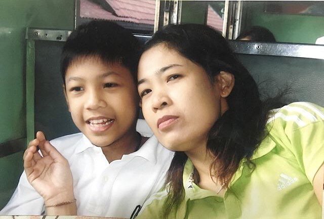 泰国母亲节，来看看泰星与母亲的有爱照片吧！