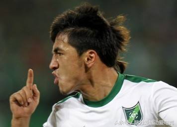 曾是*疆新**足球骄傲，被一个城市宠爱，如今只能混迹次级联赛预备队