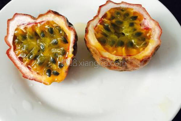 原来百香果有这么多做法,百香果超爽的吃法一整个剥下来