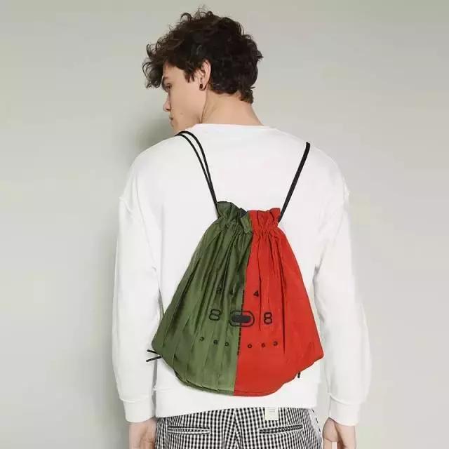 这款唐嫣同款的包包是什么牌子的,唐嫣杨幂同款包